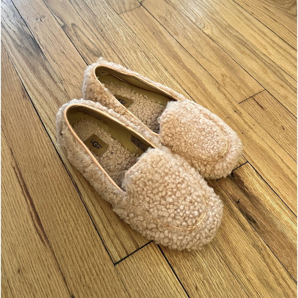 COPY - Ugg Hailey fluff loafer like brand new